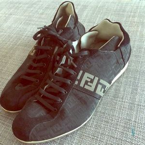 Fendi Woman’s shoes size 40.5 EU.  AUTHENTIC 👌🏻